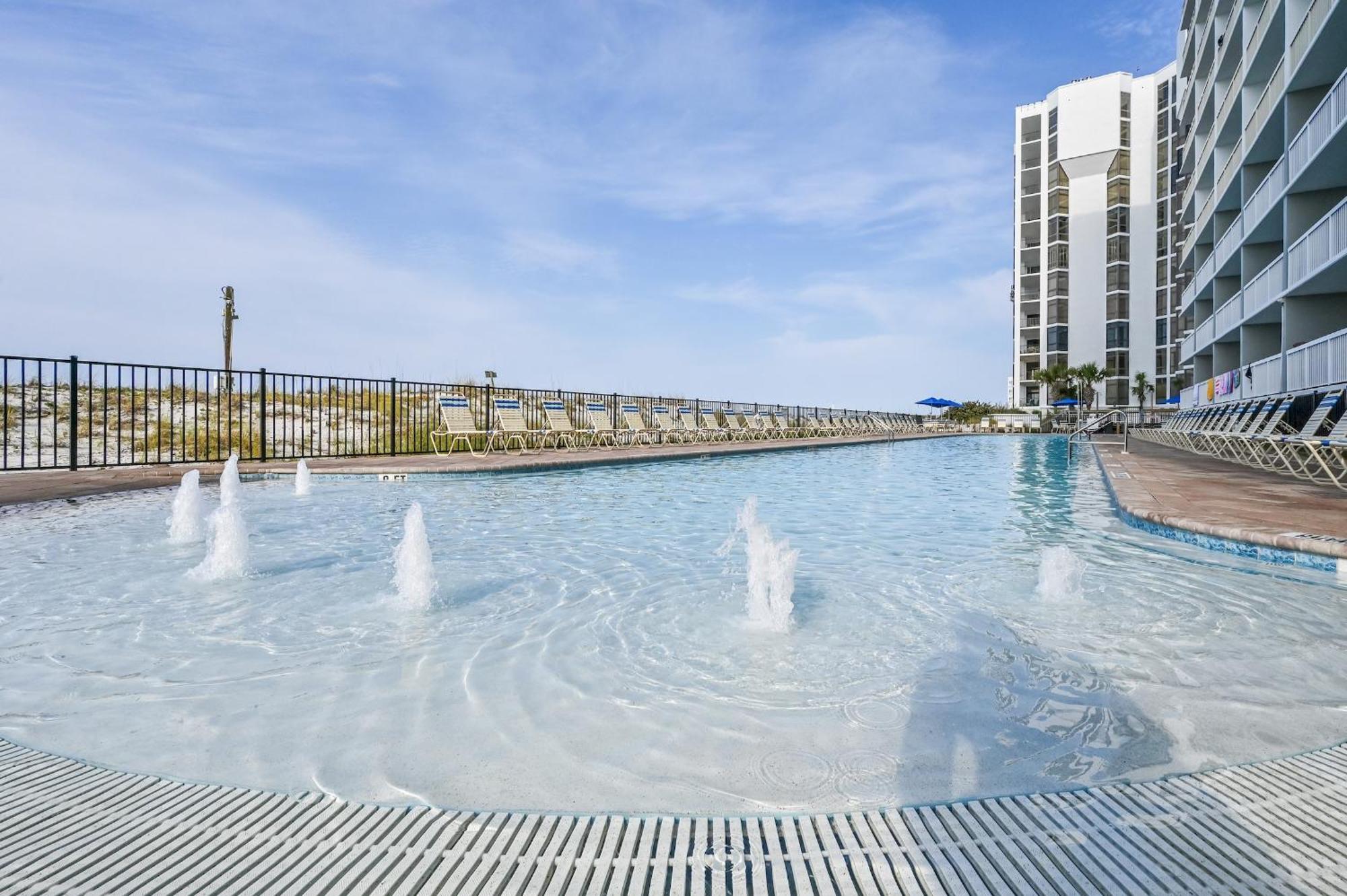 Pelican Beach Resort By Tufan Destin Bagian luar foto